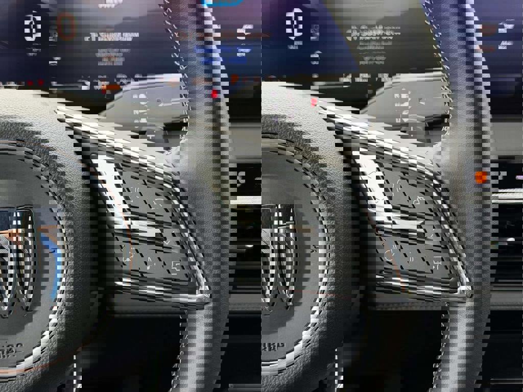 Used 2025 Buick Enclave Preferred image 9