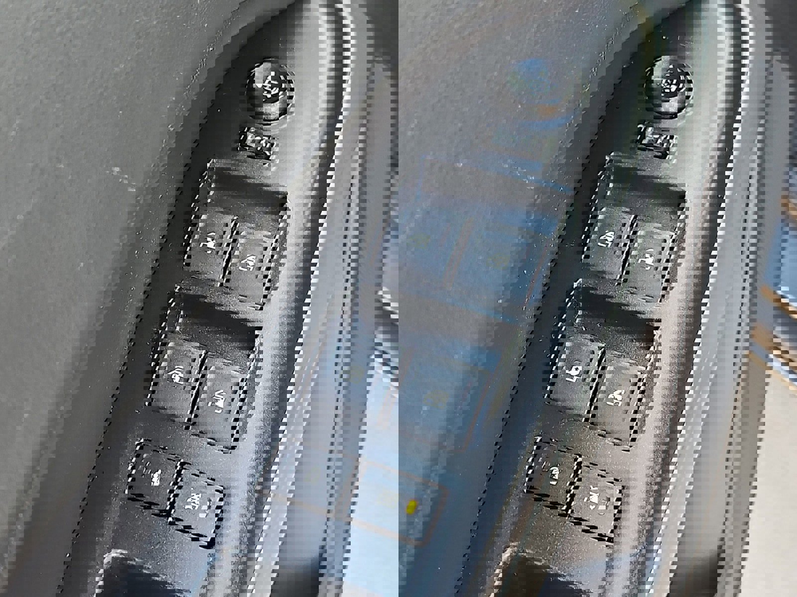 Used 2022 Chevrolet Colorado LT w/ Luxury Package image 13