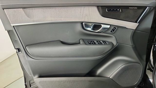 New 2026 Volvo XC90 T8 Ultra w/ Protection Package AWD/4WD image 9