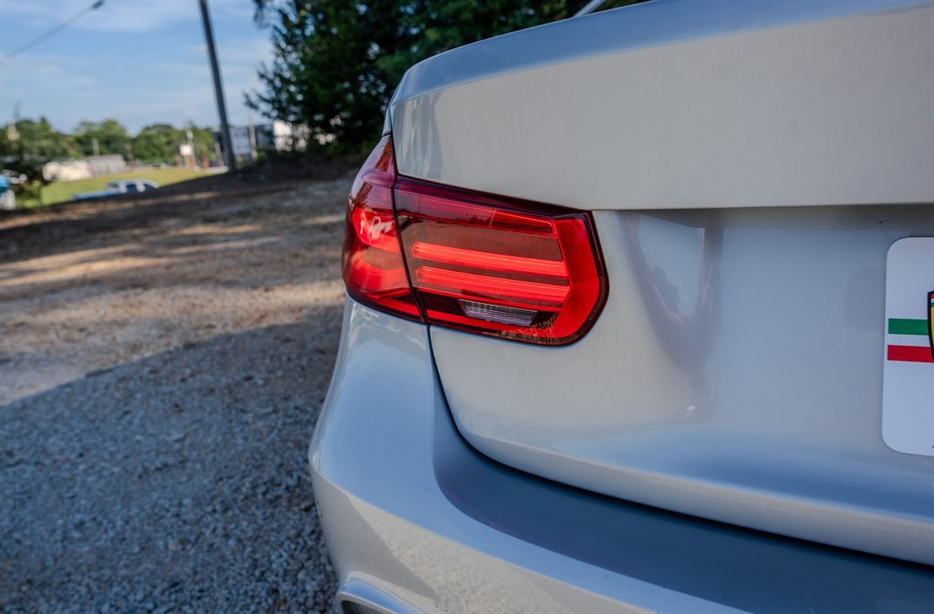 Used 2018 BMW 340i xDrive Sedan w/ Premium Package Essential AWD/4WD image 10