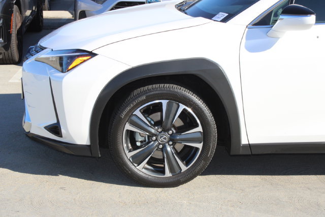 Certified 2025 Lexus UX 300h FWD image 4