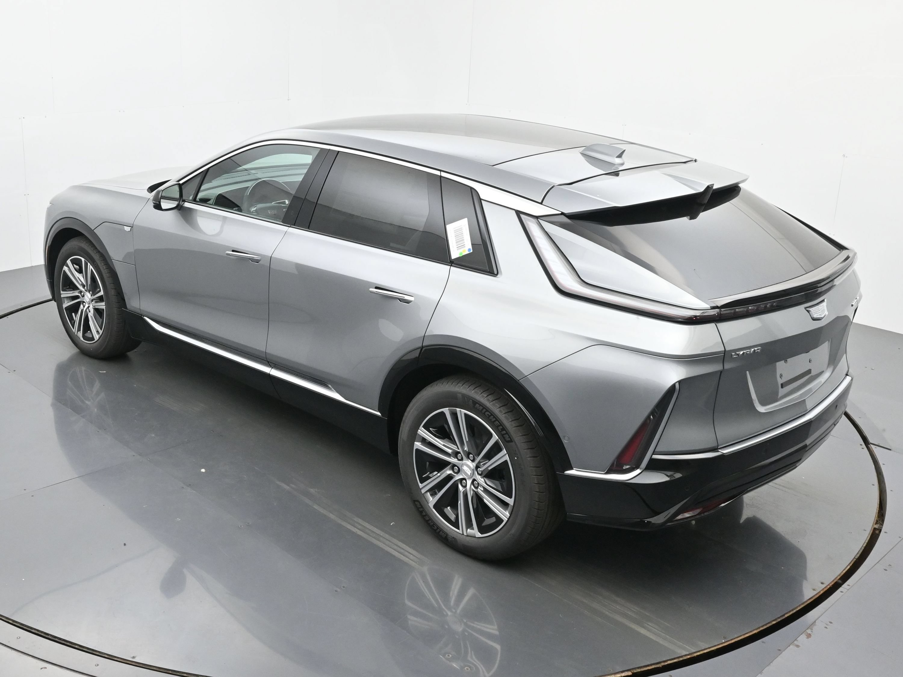 New 2026 Cadillac Lyriq Luxury w/ LPO, Floor Liner Package AWD/4WD image 25