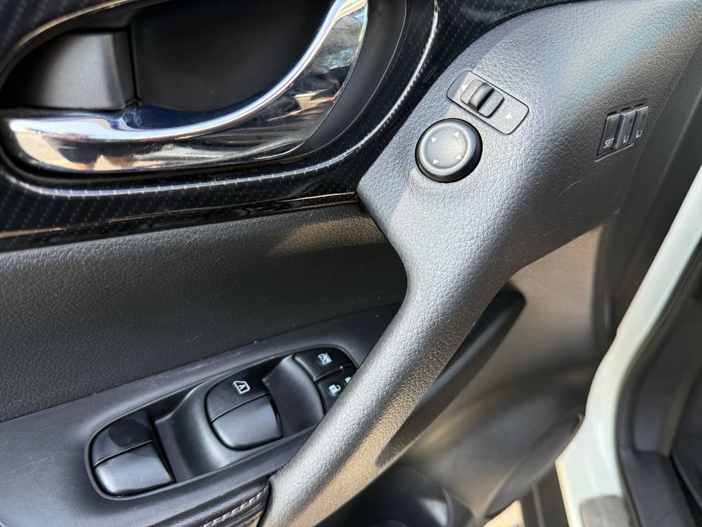 Used 2018 Nissan Rogue SL w/ Premium Package FWD image 30
