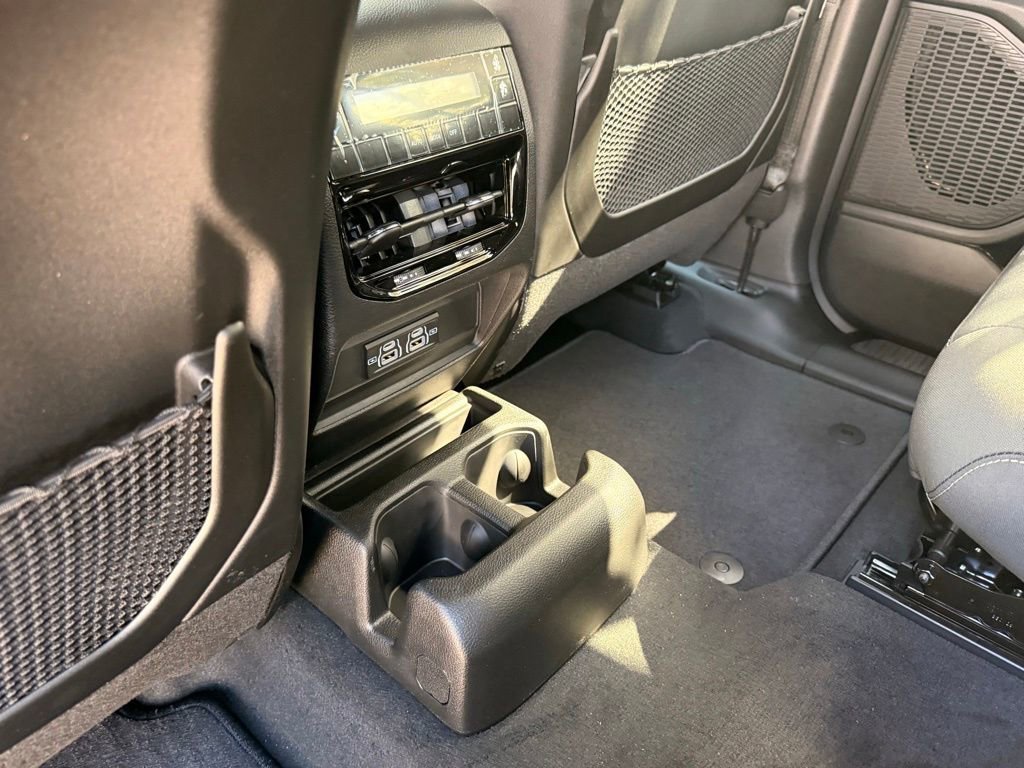 New 2026 Jeep Grand Cherokee L Laredo image 24