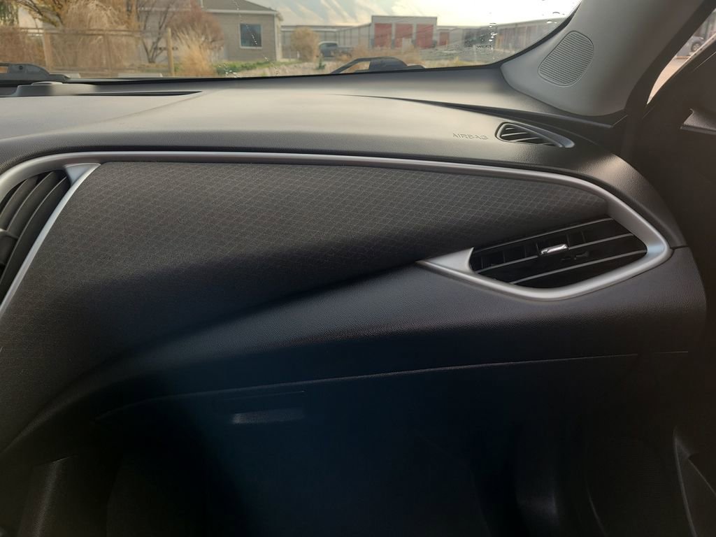 Used 2022 Chevrolet Malibu LT FWD image 16