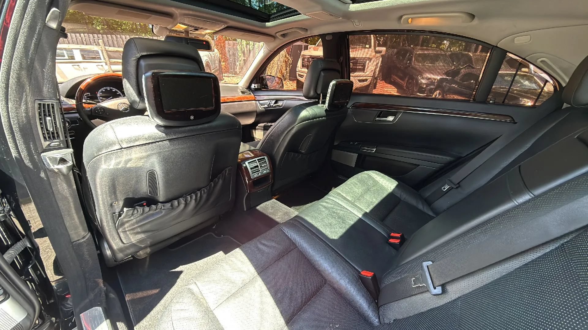 Used 2011 Mercedes-Benz S 550 4MATIC image 19