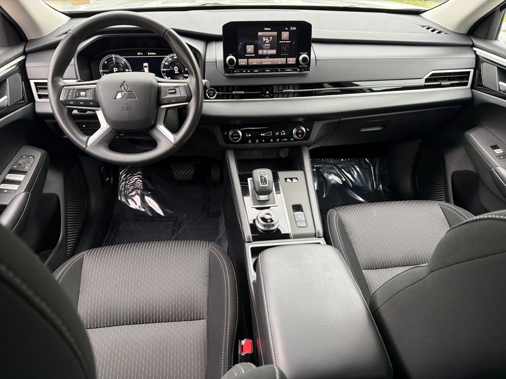 Used 2025 Mitsubishi Outlander ES AWD/4WD image 15