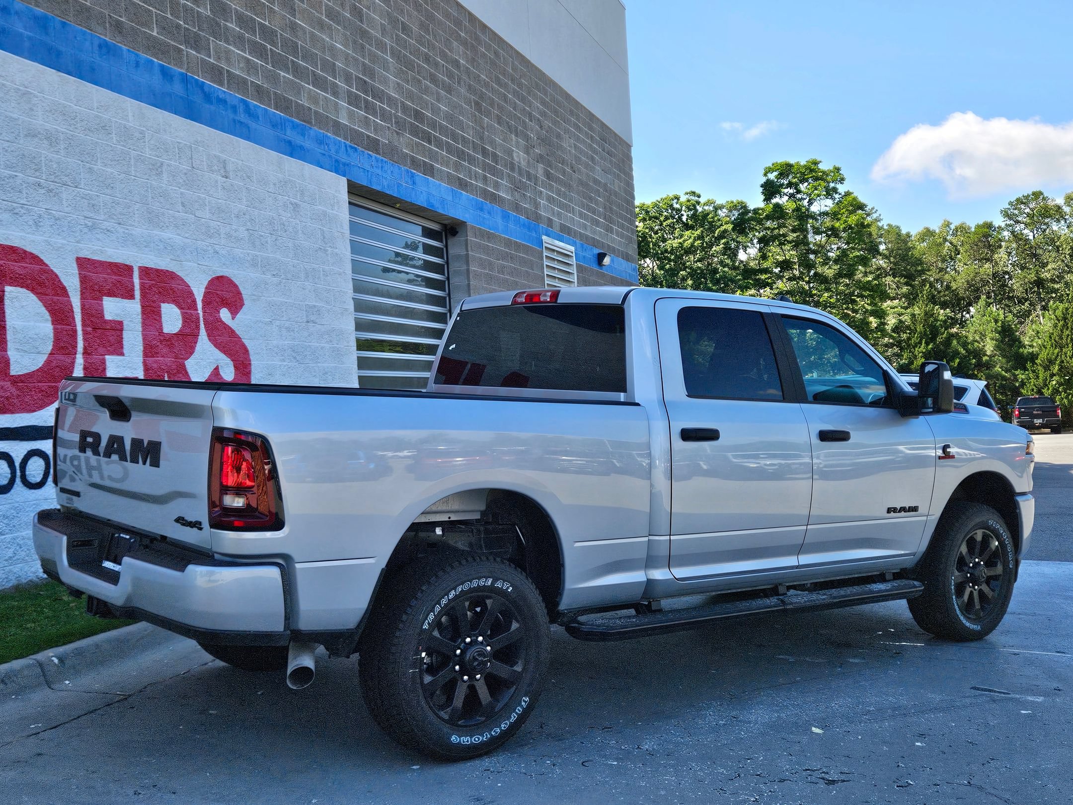New 2026 RAM 2500 Big Horn AWD/4WD image 7