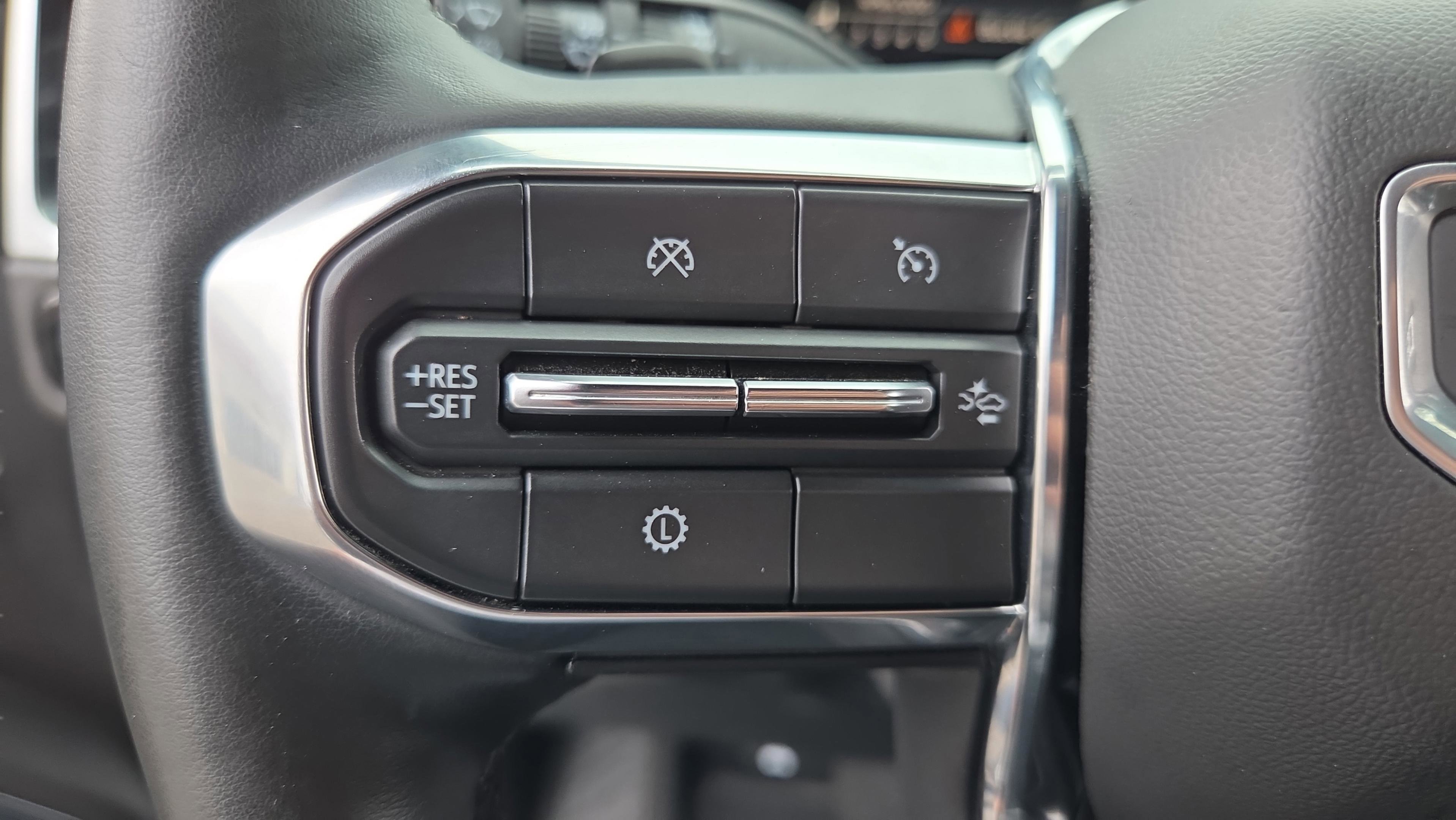 Used 2025 GMC Yukon Denali image 30