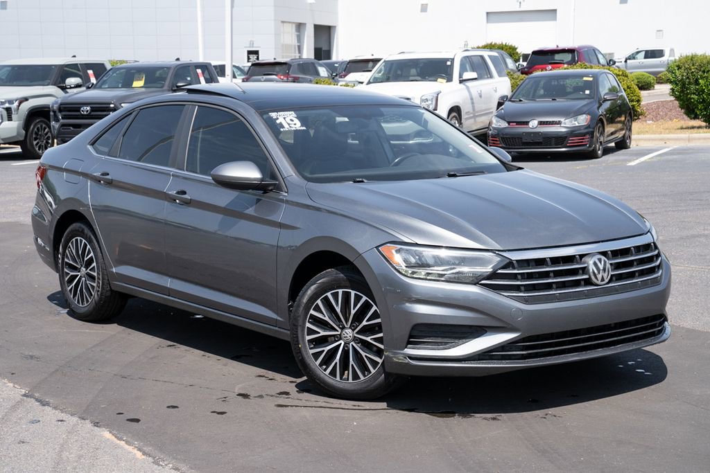 Used 2019 Volkswagen Jetta SE FWD image 1