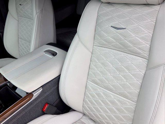 Certified 2026 Cadillac Escalade ESV Platinum Sport w/ LPO, ONYX Package AWD/4WD image 15