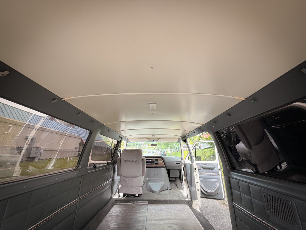 Used 1990 Ford E-150 and Econoline 150 RWD image 34