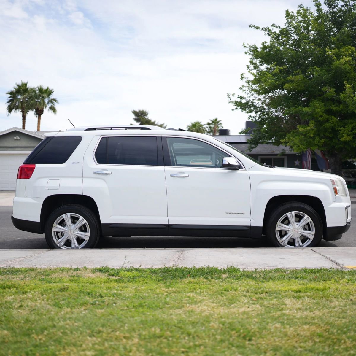 Used 2017 GMC Terrain SLT FWD image 14