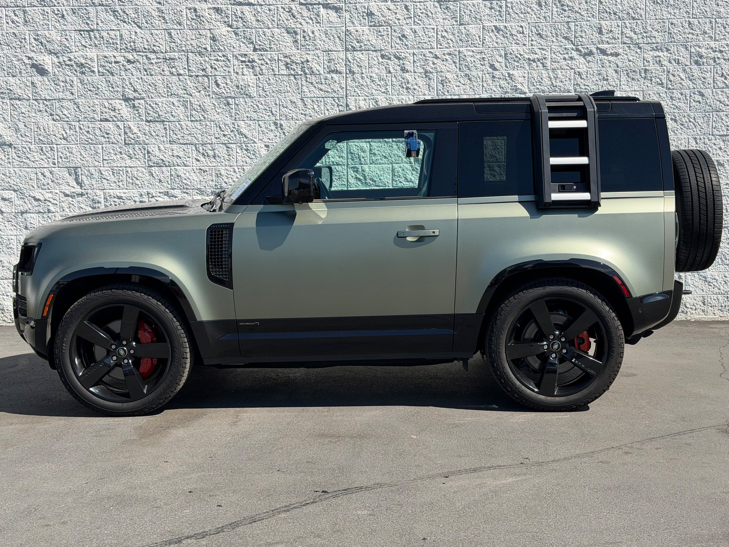 Used 2022 Land Rover Defender 90 X AWD/4WD image 4