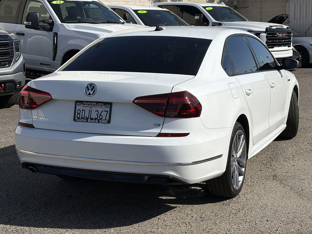 Used 2018 Volkswagen Passat 2.0T R-Line w/ R-Line Lighting Package FWD image 5