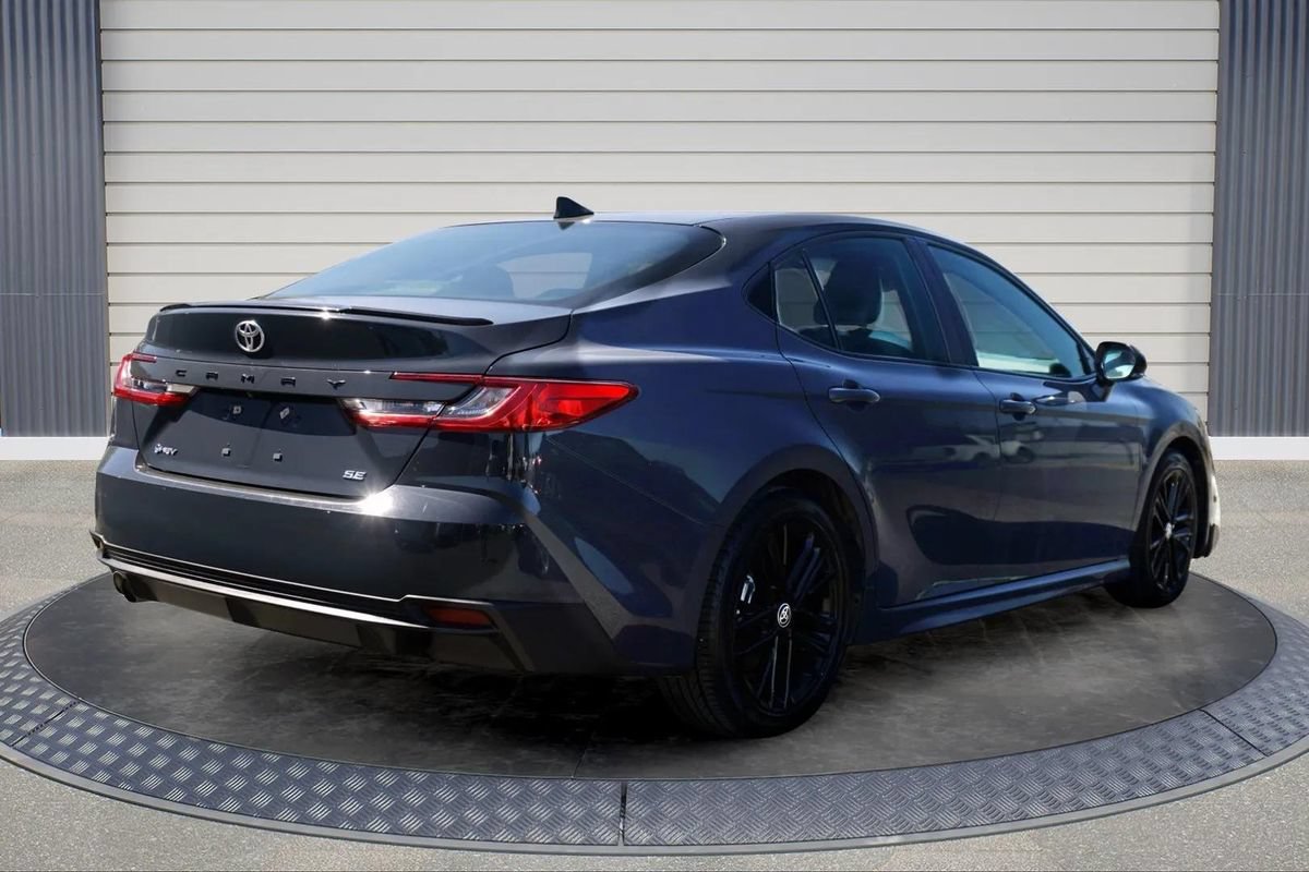 Used 2025 Toyota Camry SE FWD image 7