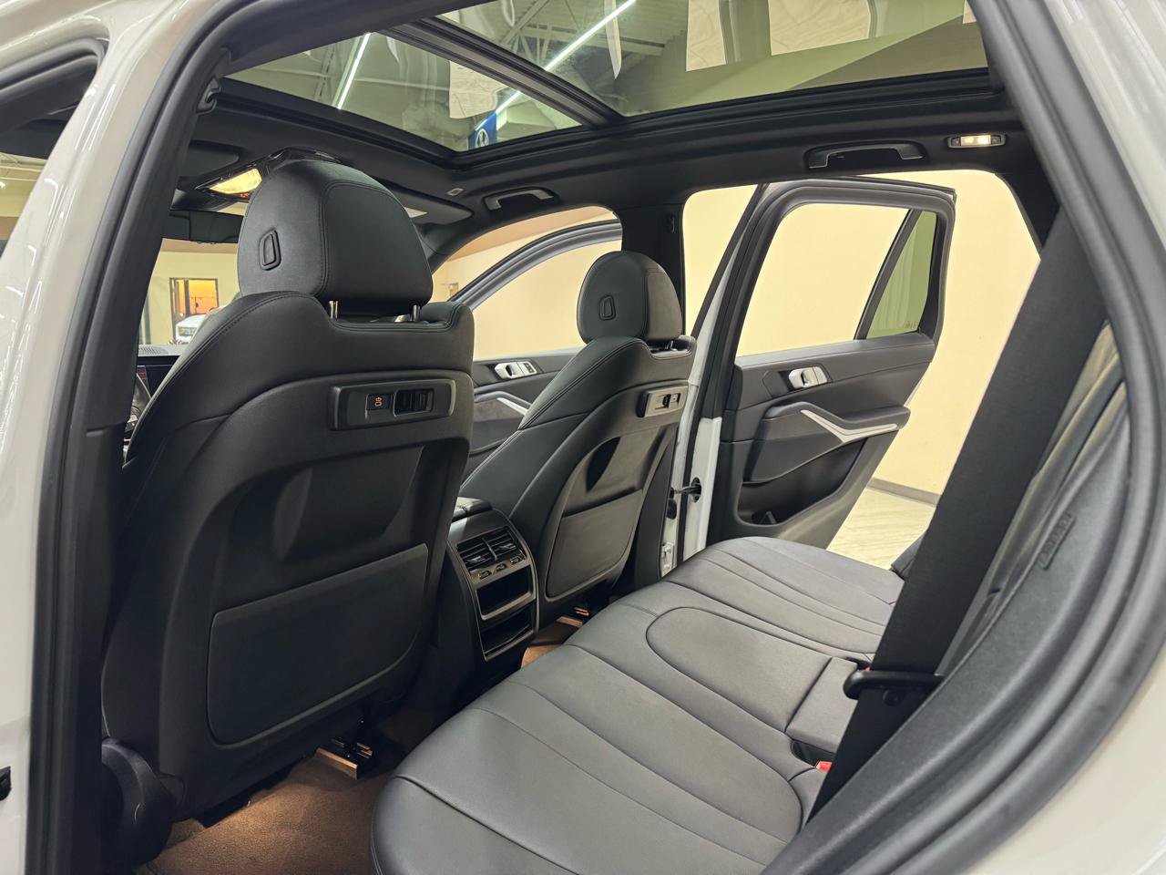Used 2022 BMW X5 xDrive40i AWD/4WD image 36