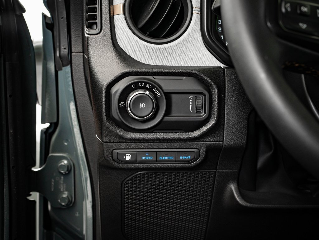 Used 2024 Jeep Wrangler Unlimited w/ Convenience Group image 39