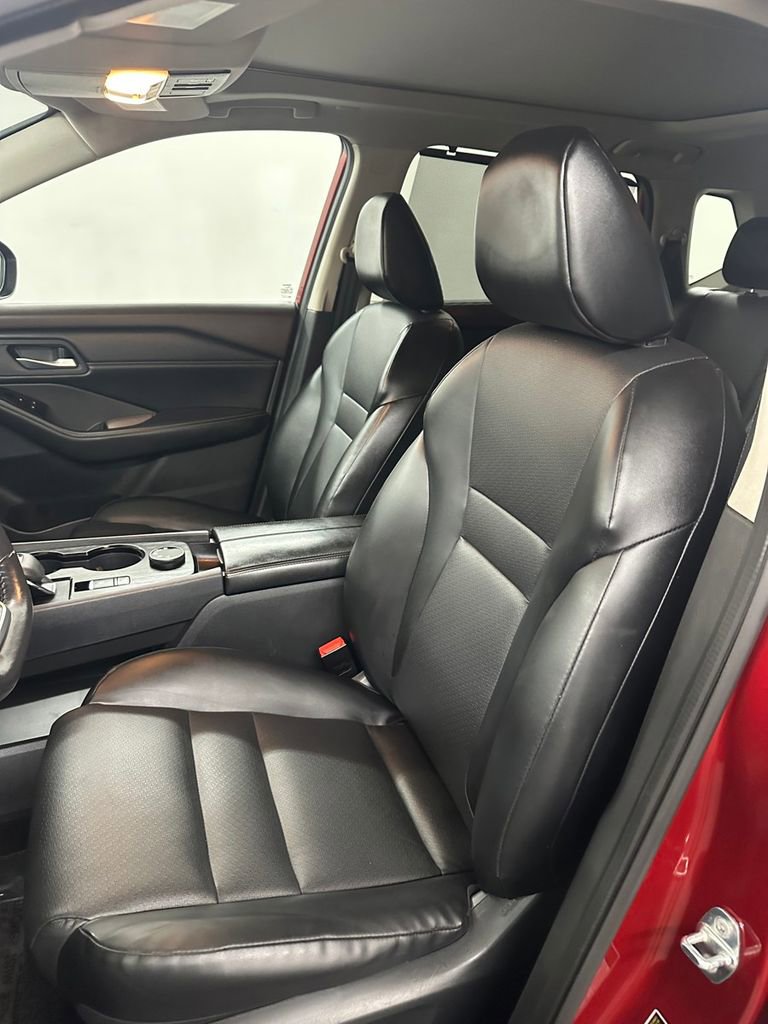 Used 2023 Nissan Rogue SV w/ SV Premium Package image 12