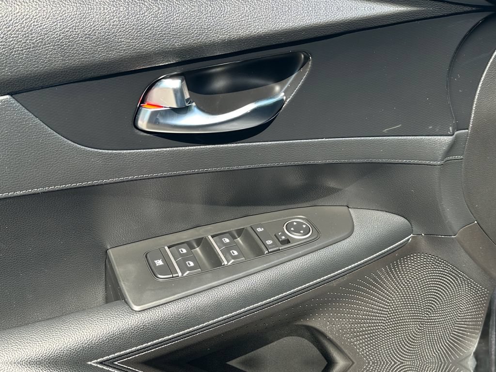 Certified 2023 Kia Forte GT-Line w/ GT-Line Technology Package FWD image 17
