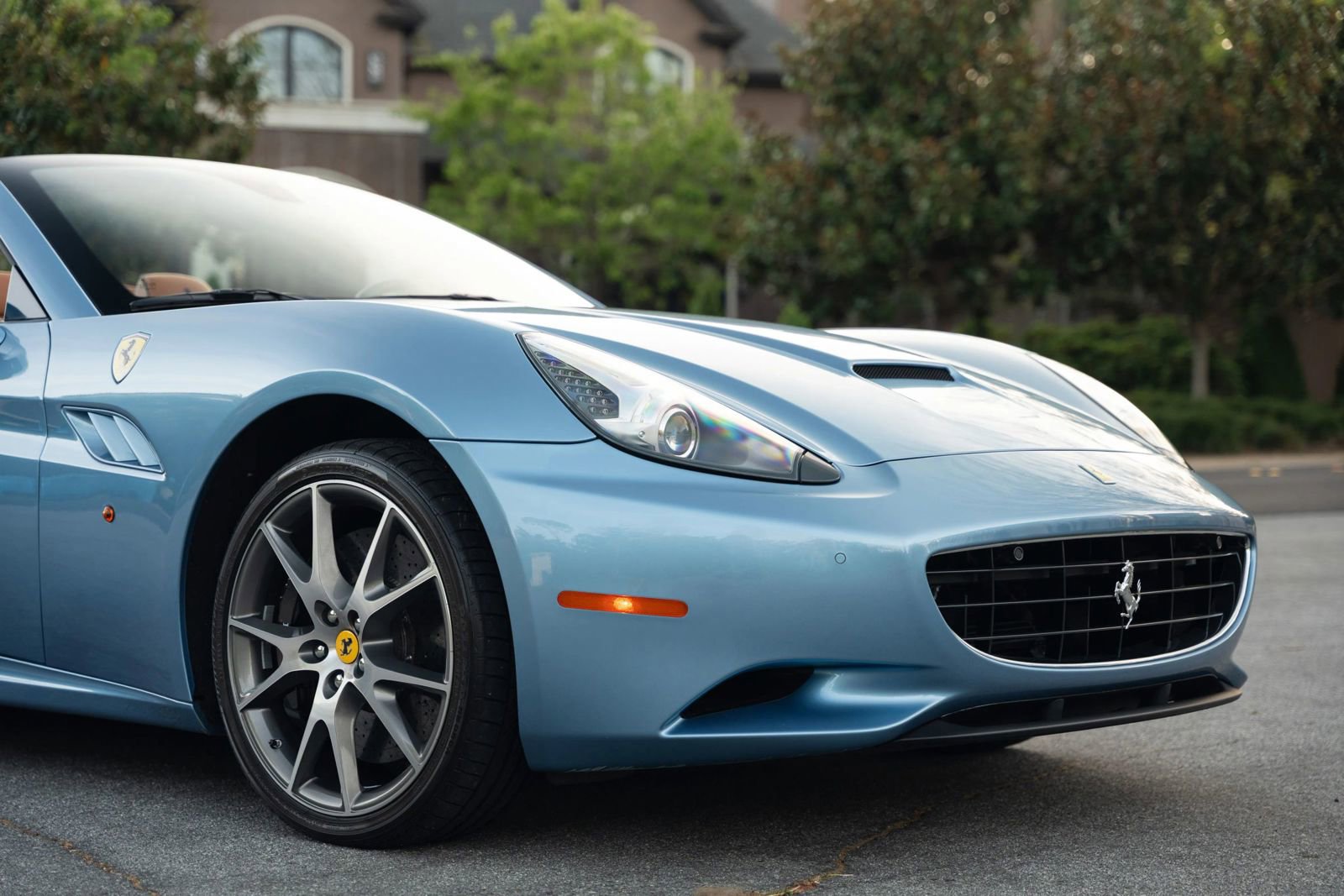 Used 2010 Ferrari California RWD image 94