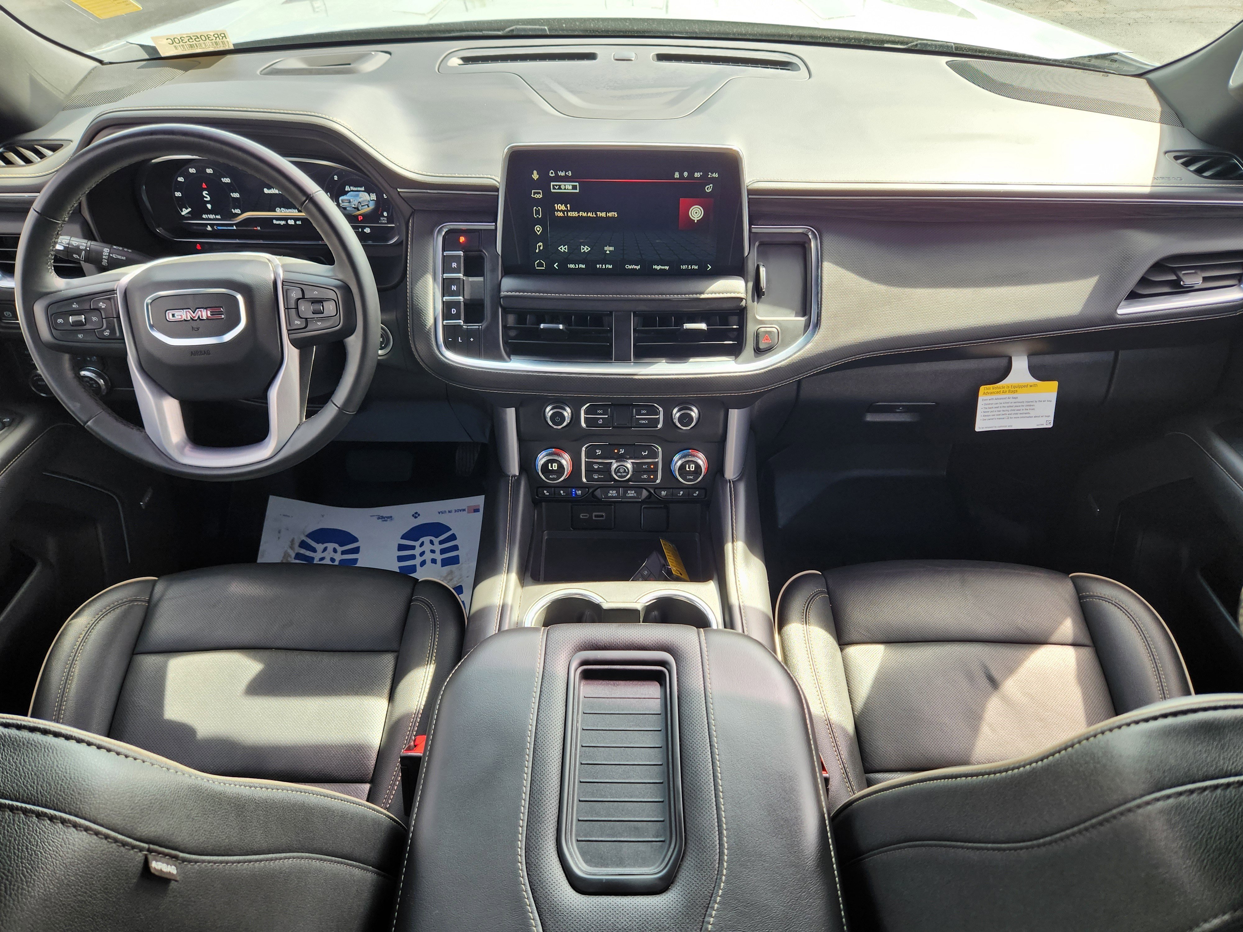 Used 2024 GMC Yukon SLT w/ SLT Luxury Package image 16