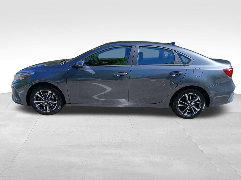 Used 2022 Kia Forte LXS FWD image 5