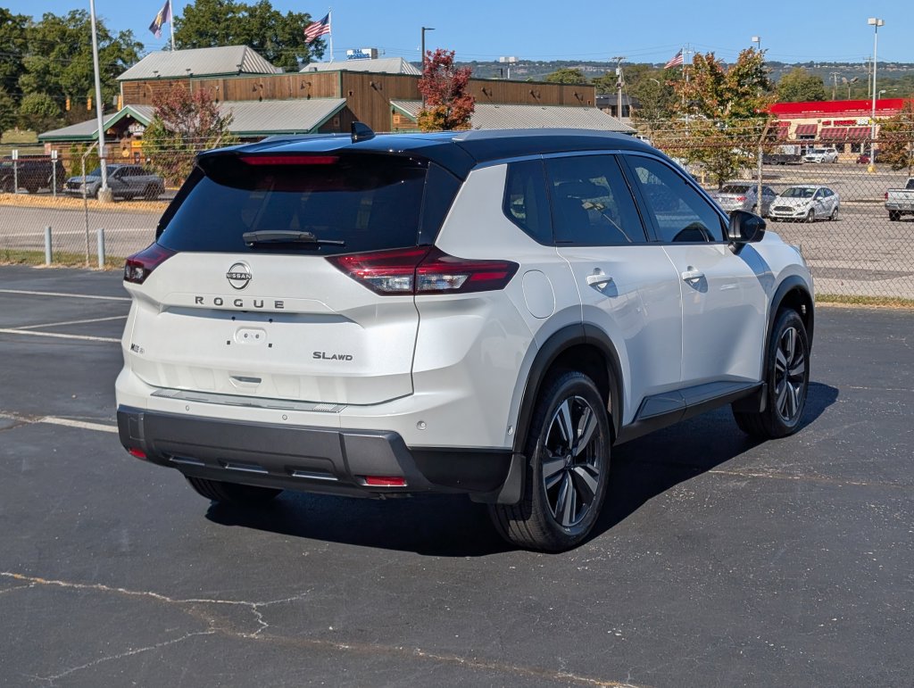 Used 2024 Nissan Rogue SL AWD/4WD image 6
