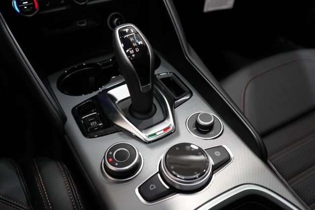 New 2025 Alfa Romeo Giulia Intensa w/ Driving Assist Package image 29