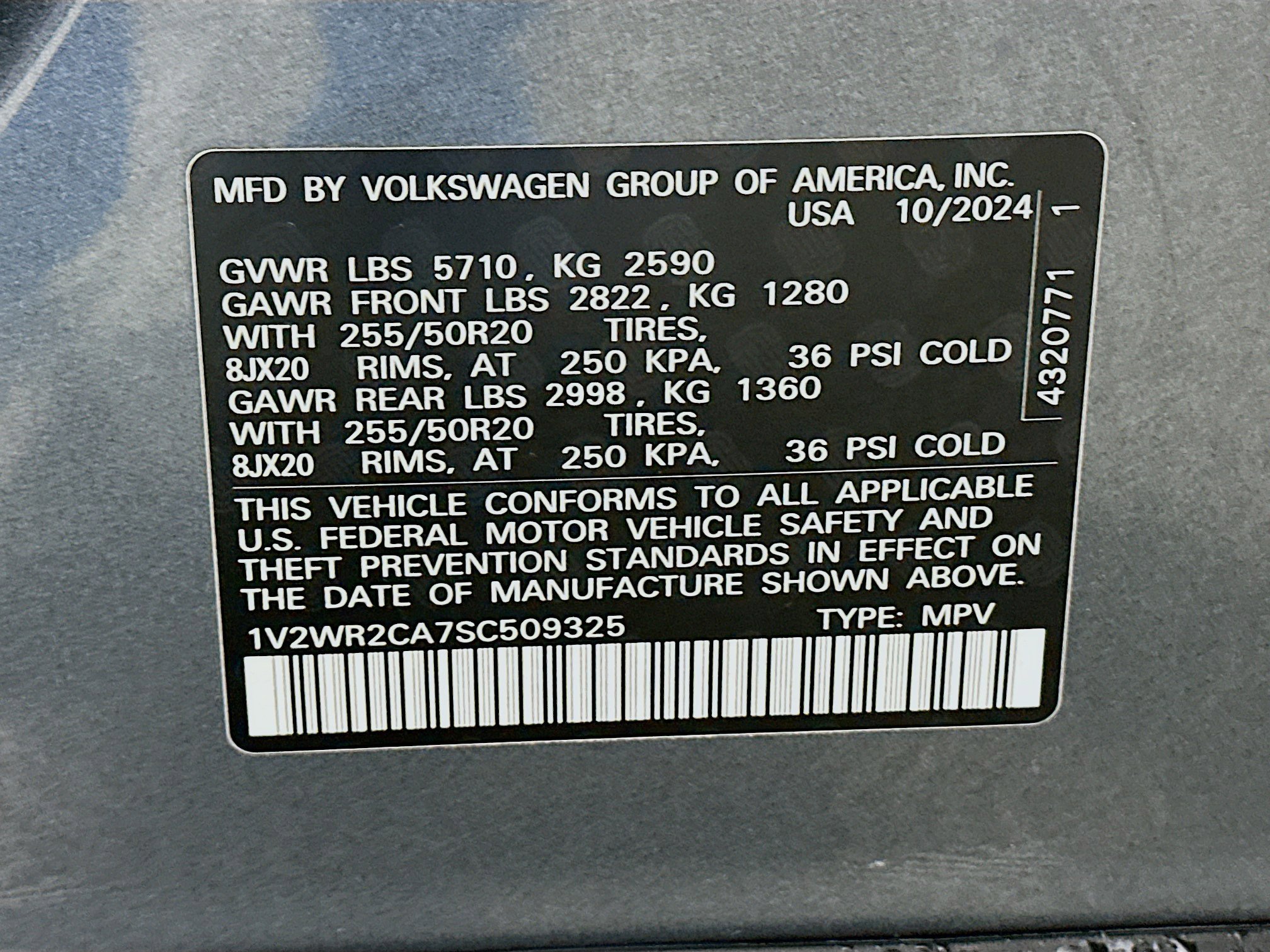 Used 2025 Volkswagen Atlas SE image 12