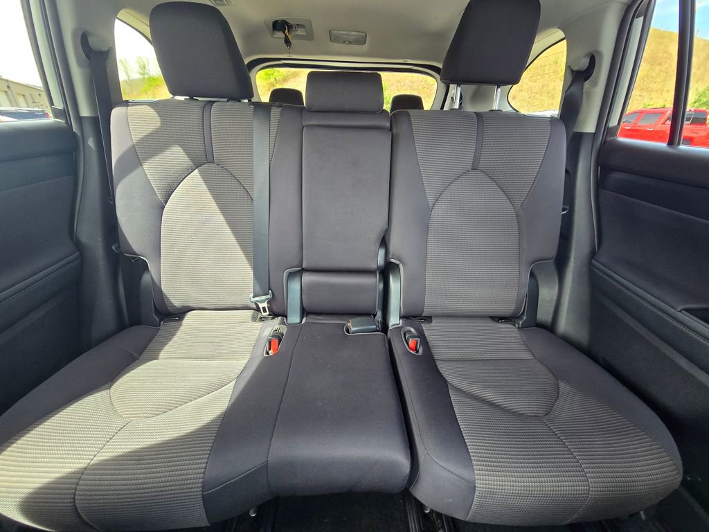 Used 2021 Toyota Highlander LE image 42