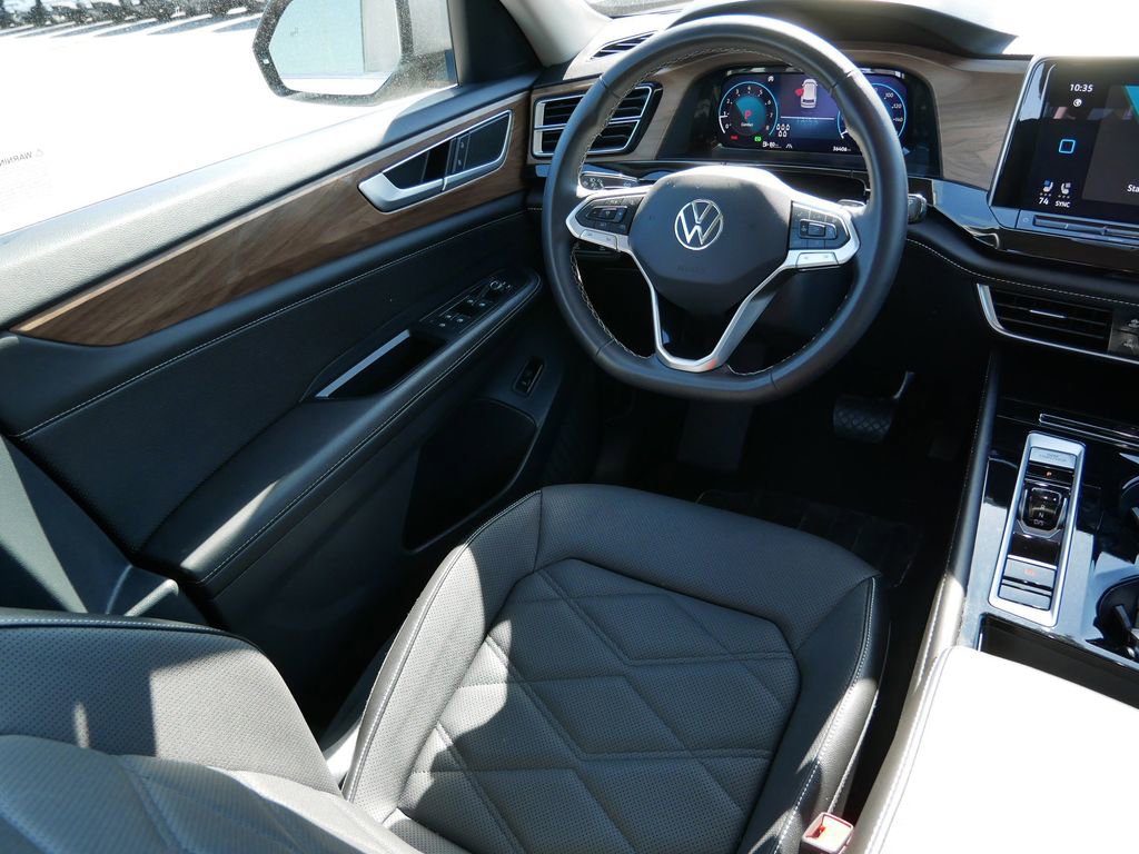 Used 2025 Volkswagen Atlas SE image 12