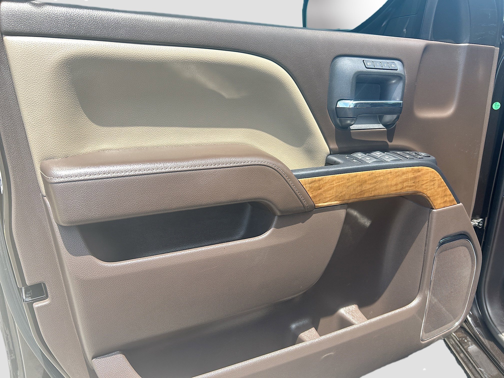 Used 2018 Chevrolet Silverado 1500 LTZ RWD image 18
