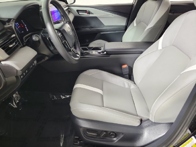 Used 2026 Toyota Camry SE FWD image 19
