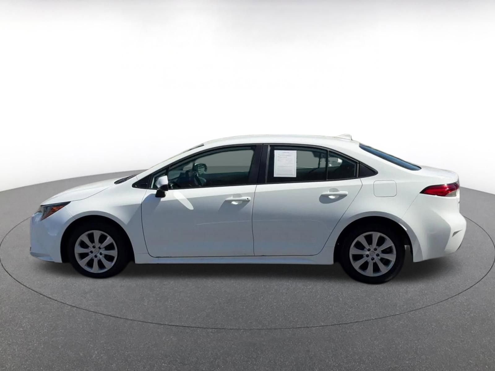 Used 2025 Toyota Corolla LE image 9