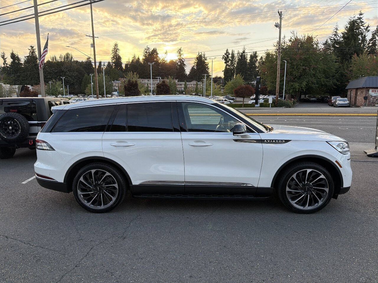 Used 2021 Lincoln Aviator Reserve w/ Equipment Group 201A AWD/4WD image 11