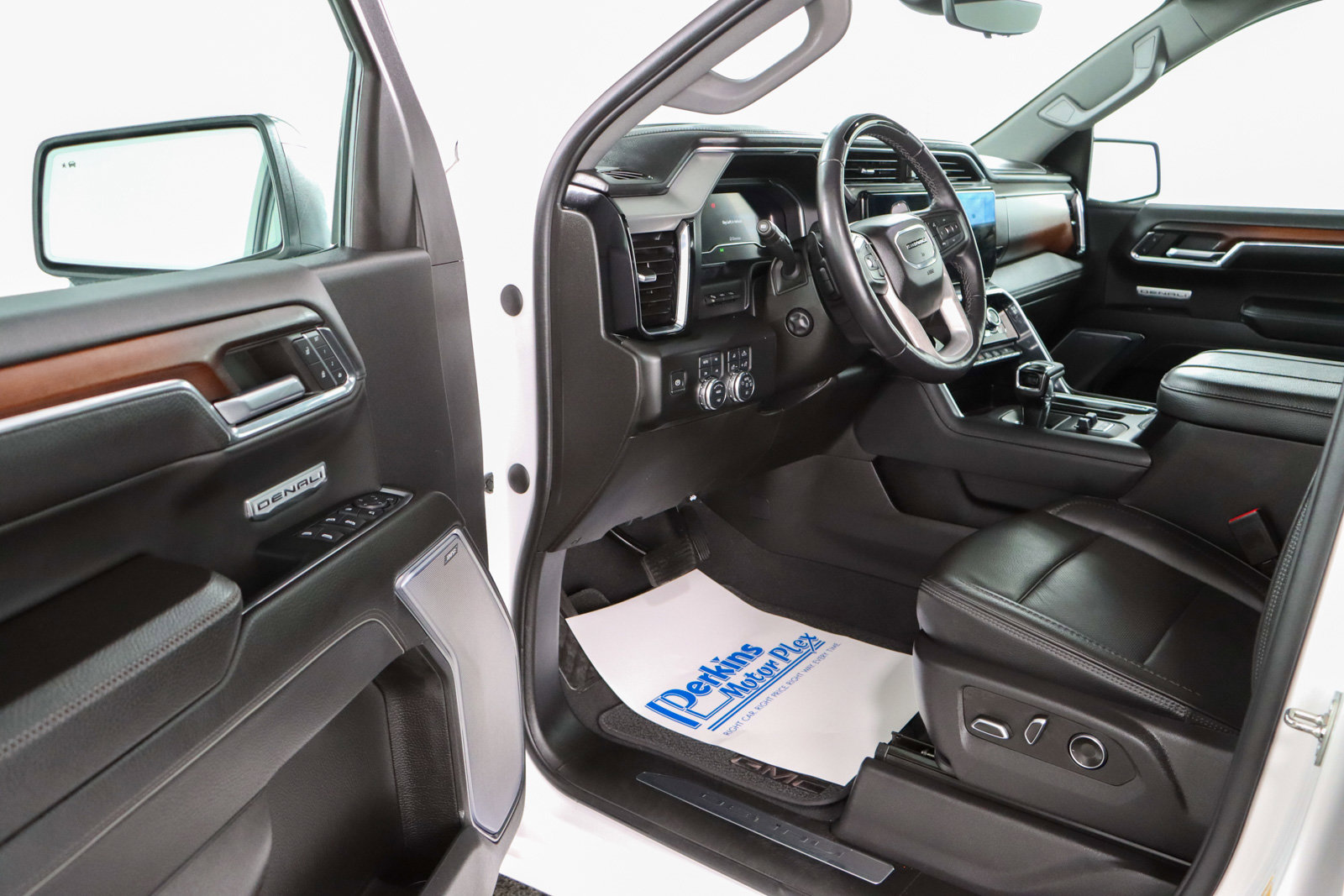 Used 2024 GMC Sierra 1500 Denali image 3