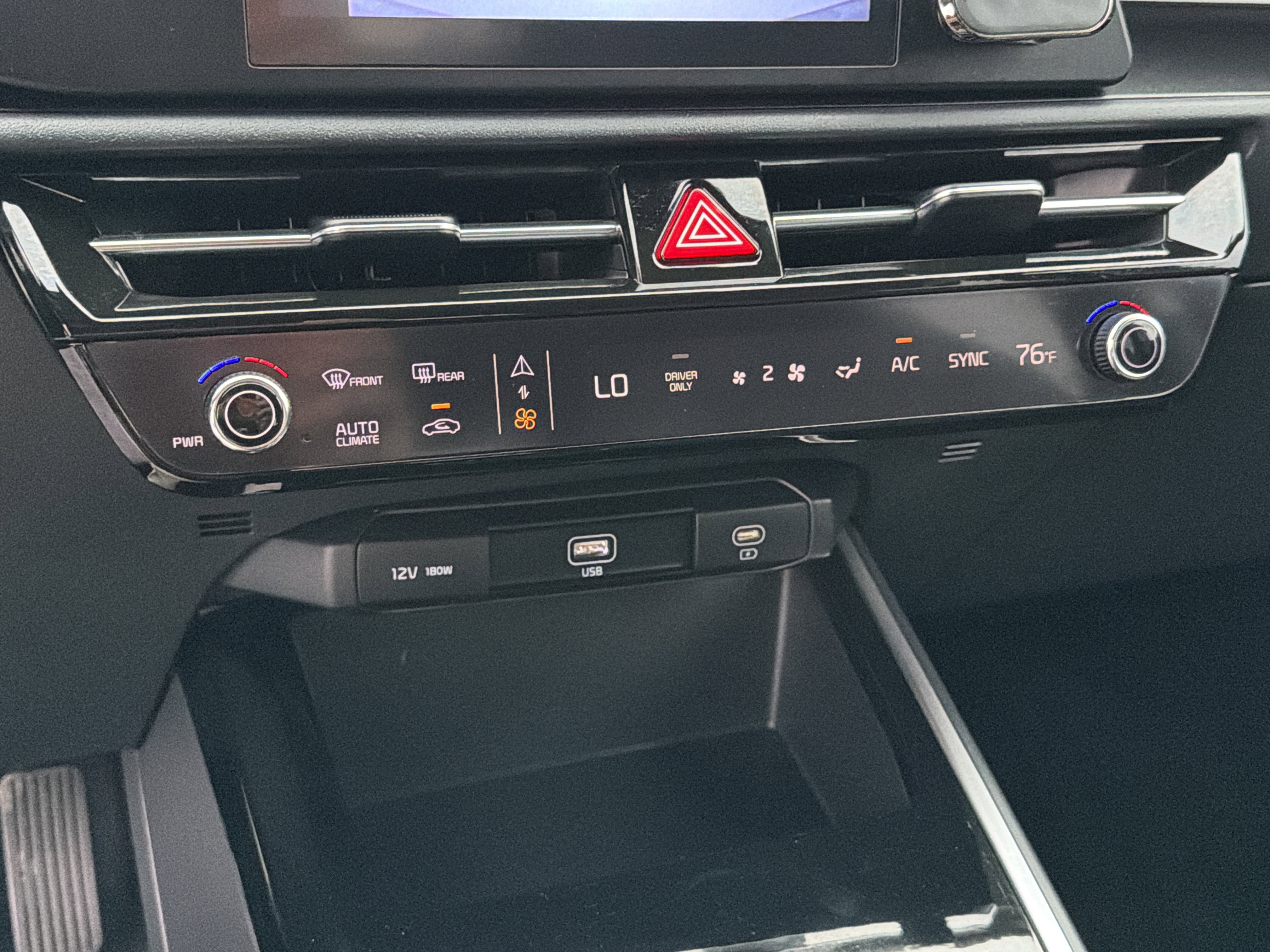 Used 2023 Kia Niro LX image 30