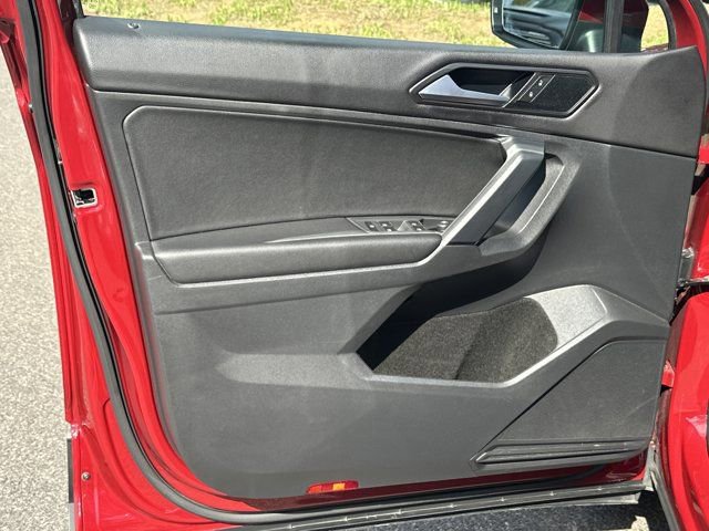 Used 2018 Volkswagen Tiguan SE image 13