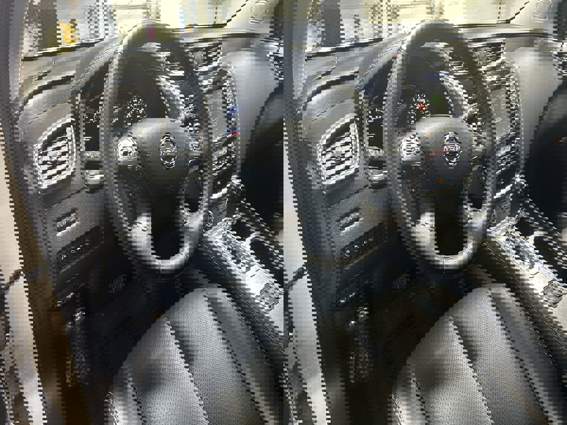 Used 2023 Nissan Murano SL w/ SL Moonroof Package image 11