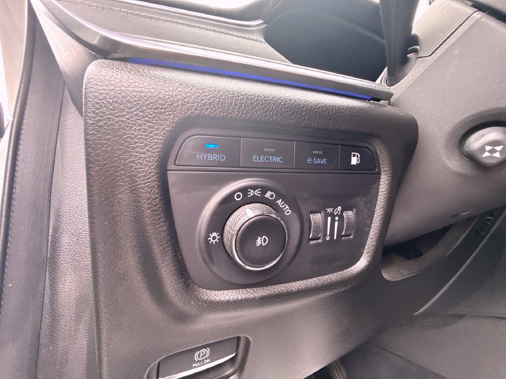 Used 2023 Jeep Grand Cherokee Overland w/ Luxury Tech Group IV AWD/4WD image 23