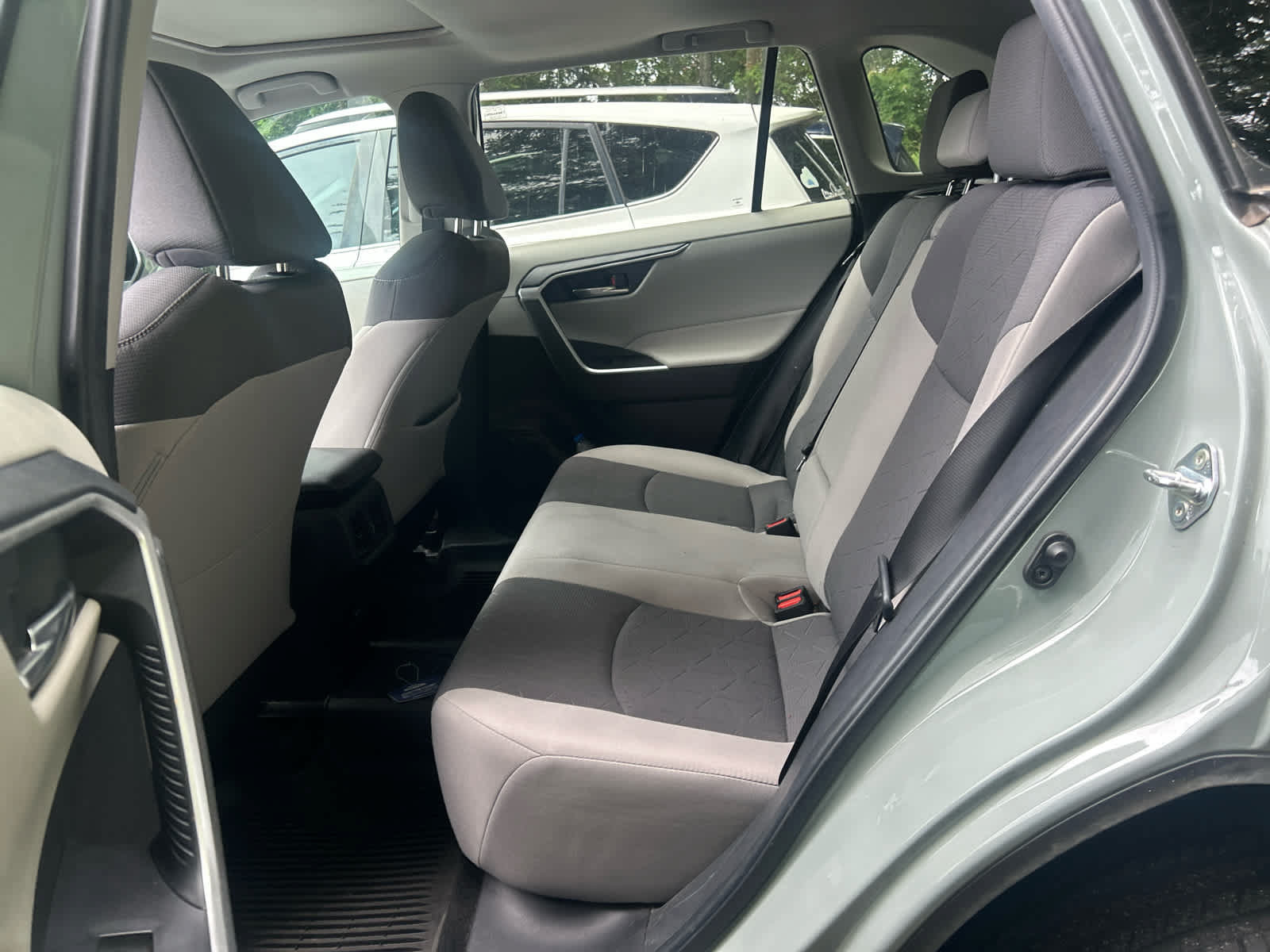 Used 2022 Toyota RAV4 XLE w/ Convenience Package FWD image 8