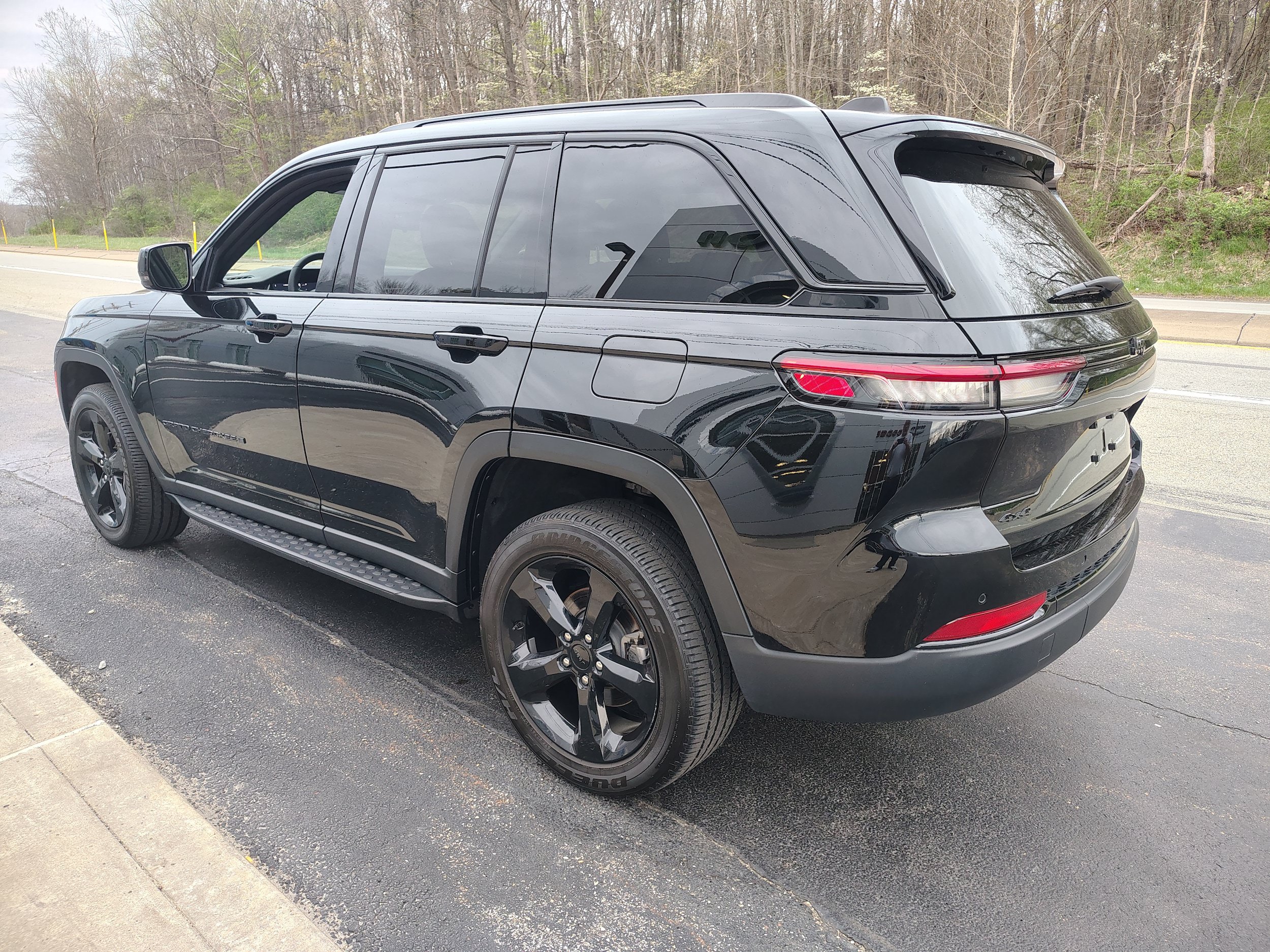 Certified 2024 Jeep Grand Cherokee Altitude AWD/4WD image 8