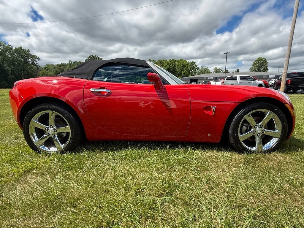 Used 2007 Pontiac Solstice GXP w/ Premium Package RWD image 2
