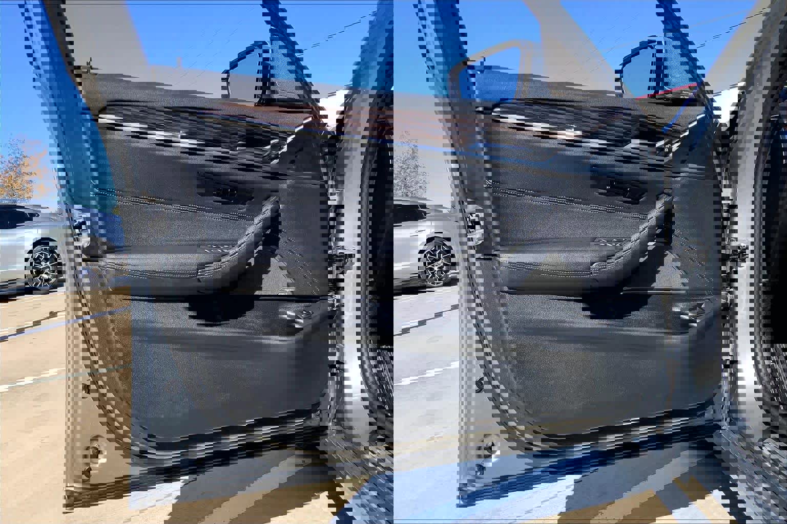 Used 2023 BMW 530i w/ Premium Package image 22