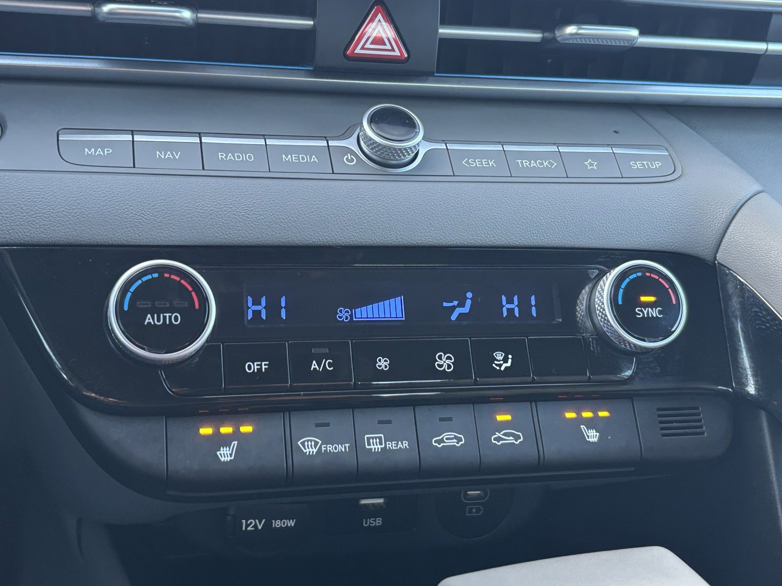 Used 2025 Hyundai Elantra SEL image 20