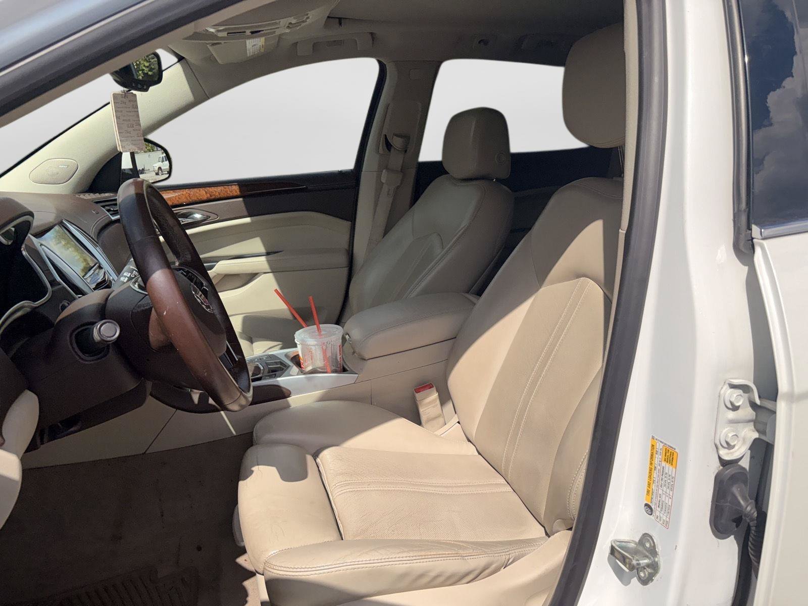 Used 2014 Cadillac SRX Luxury w/ Driver Awareness Package FWD image 5