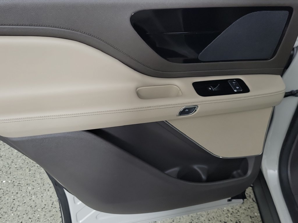 Certified 2024 Lincoln Aviator 2WD image 14