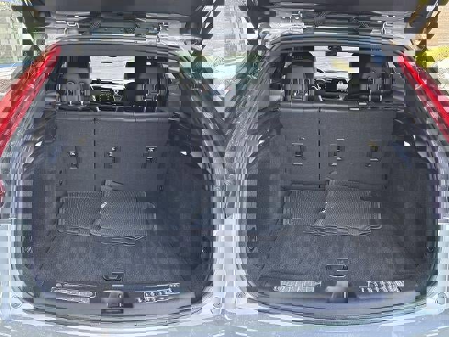 Used 2025 Cadillac XT4 Premium Luxury FWD image 18