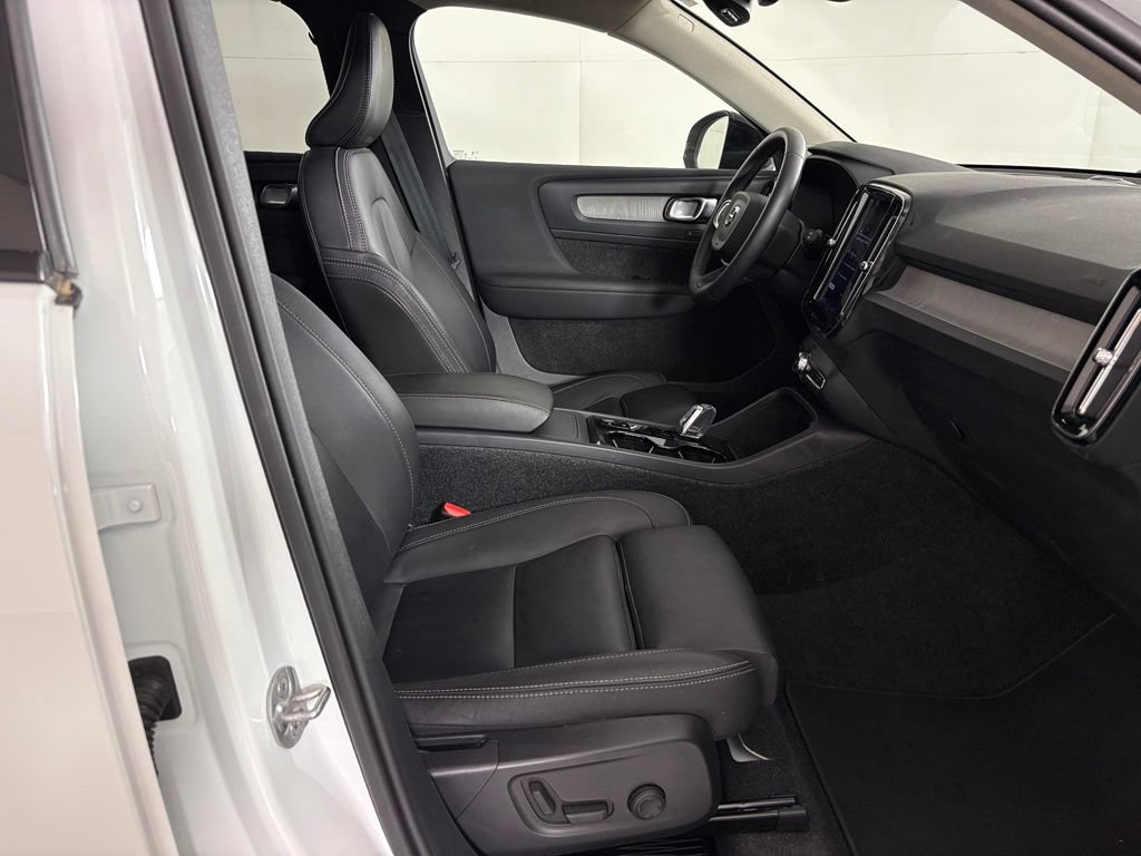Used 2026 Volvo XC40 B5 Plus AWD/4WD image 43